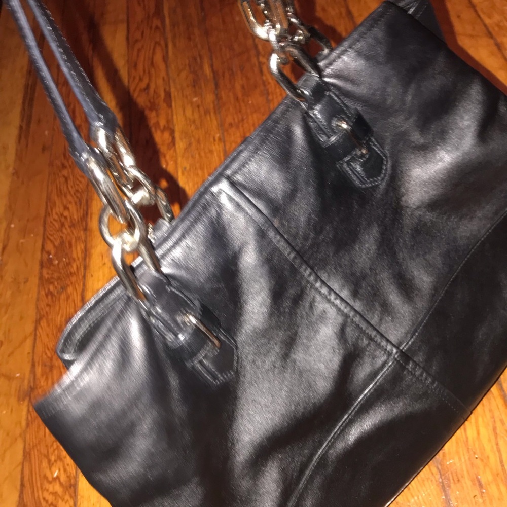 COACH Classis Leather Shoulder Bag - Picture 4 of 4
